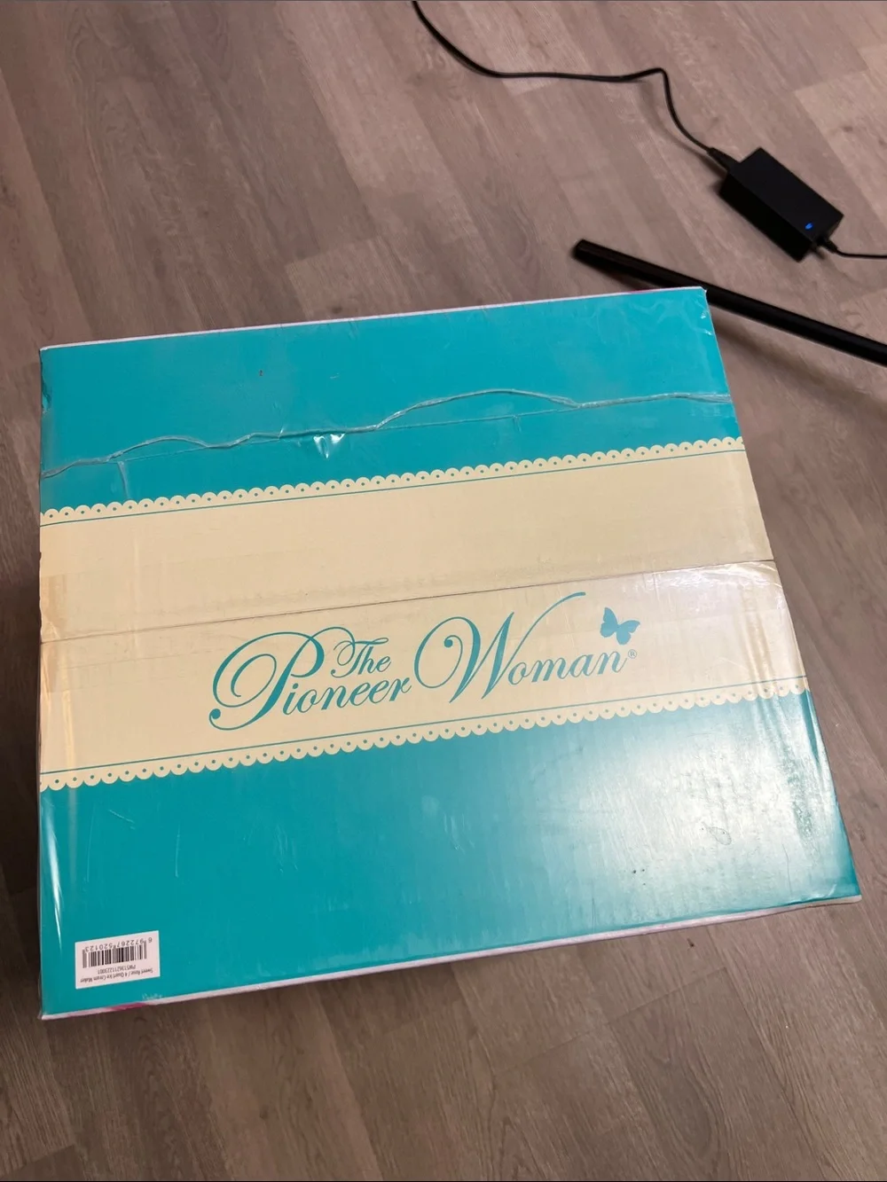 New in Box The Pioneer Woman 4 Quart Ice Cream Maker